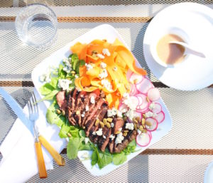 steak and blue cheese salad