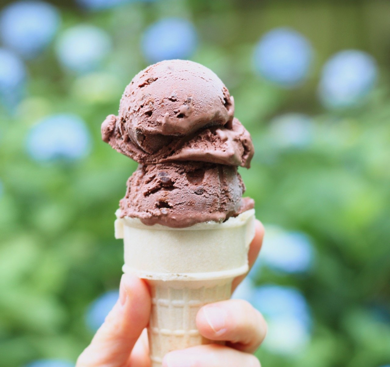 chocolate mint ice cream cone