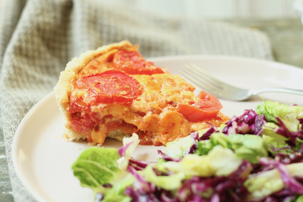 closeup of pimento cheese tomato pie