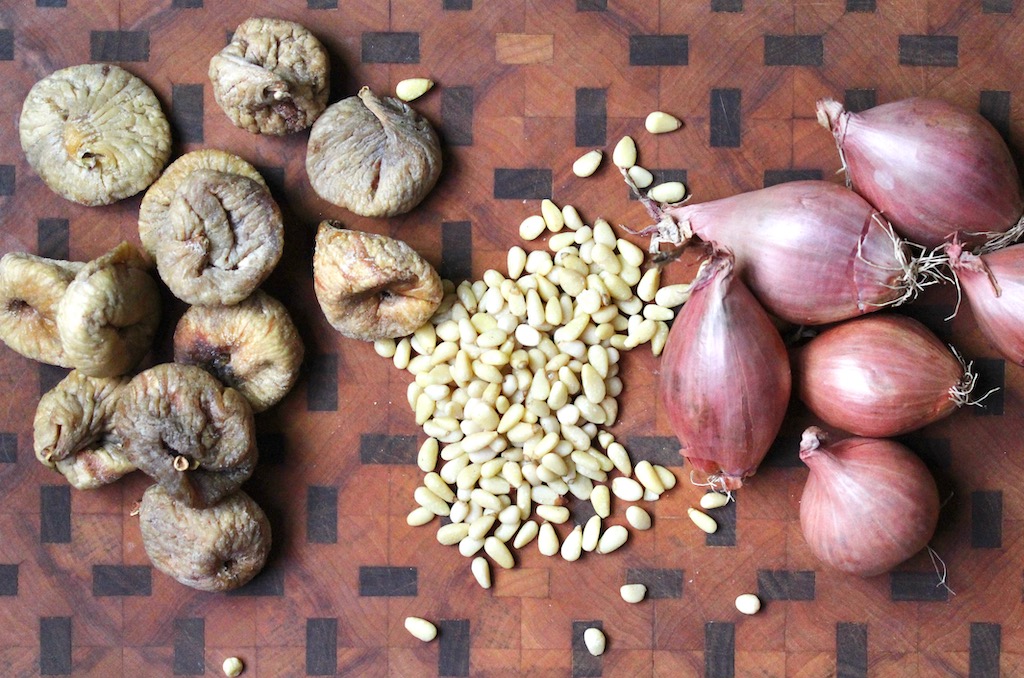 ingredients for slow cooker fig shallot chicken